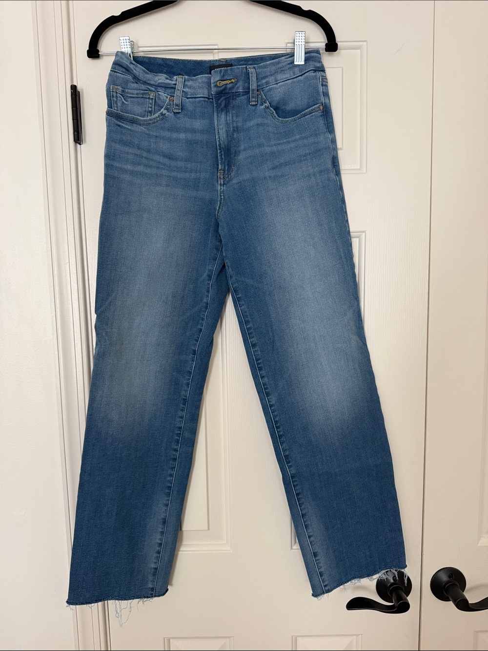 Express Women’s Straight-Leg Jeans in Light Blue Wash